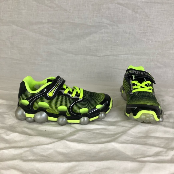 Stride Rite Other - Stride Rite Leepz 2.0 Light-Up Sneakers - 11, 12